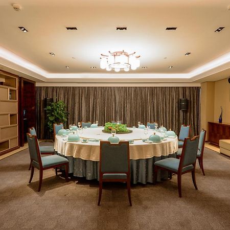 Отель Ramada Цзинань Экстерьер фото